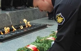 Возложение цветов к Мемориалу героическим защитникам Севастополя 1941-1942 гг