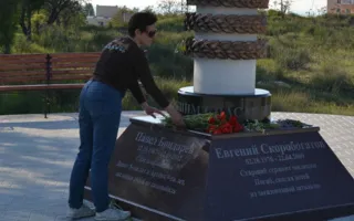Открытие памятного знака «Героям, погибшим, спасая детей»