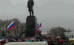 Флешмоб «Российский флаг» на площади Нахимова 9 марта 2014