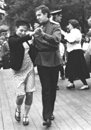 ​Танцы на Приморском бульваре в Севастополе