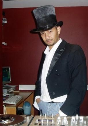 DJ Osita в ночном клубе Premier