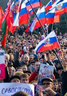 Митинг в поддержку политики президента Российской Федерации В.В. Путина на площади Нахимова