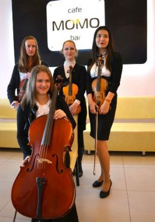 String quartet RoZmarin в Café bar МОМО 1 марта 2014