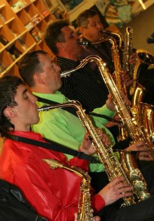 Праздничный концерт оркестра «Саксофоны Севастополя» в «Атриуме» 1 августа 2014