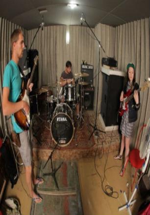 Фанк-проект «Смыло насмерть» в QuickBeeBar 28 марта 2014