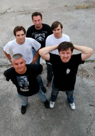 Музыкальная среда в «Атриуме»: группа «Сатисфакция» 23 июля 2014 