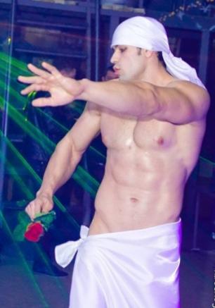 Мужской стриптиз и шампанский безлимит