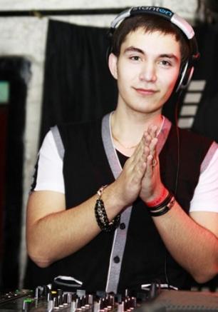 DJ SlavaQB в ночном клубе Premier 11 мая 2013