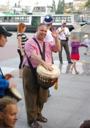 Американский фолк Рэндалла Маркса в баре Лумумба