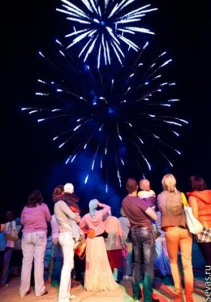 Праздничный салют на День города 15 июня 2013