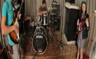 Фанк-проект «Смыло насмерть» в QuickBeeBar 28 марта 2014