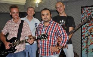 Музыкальная среда в «Атриуме»: кавер-группа «Glory Road» 