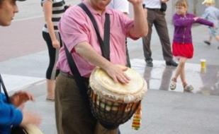 Американский фолк Рэндалла Маркса в баре Лумумба