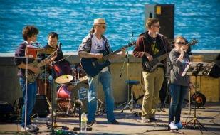 Музыкальная среда в «Атриуме»: группа «Альбатрос» 