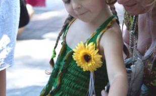 Выставка цветов и прикладного творчества учащихся на Приморском бульваре