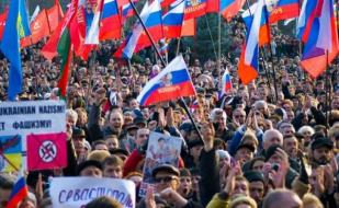 Митинг в поддержку политики президента Российской Федерации В.В. Путина на площади Нахимова