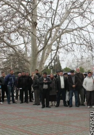 Митинг "Мы привыкли гордиться Приморским бульваром, а теперь нам за него стыдно"