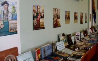 Выставка книг «Главный праздник города и флота» в библиотеке Толстого