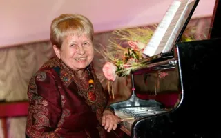Концерт «Главное ребята, сердцем не стареть…» на площади КИЦ