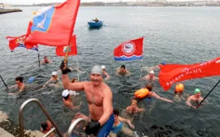 Награждение участников эстафеты по зимнему плаванию «Миля Победы»