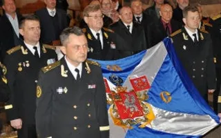 Передача флага Севастопольского морского собрания, побывавшего на борту МКС